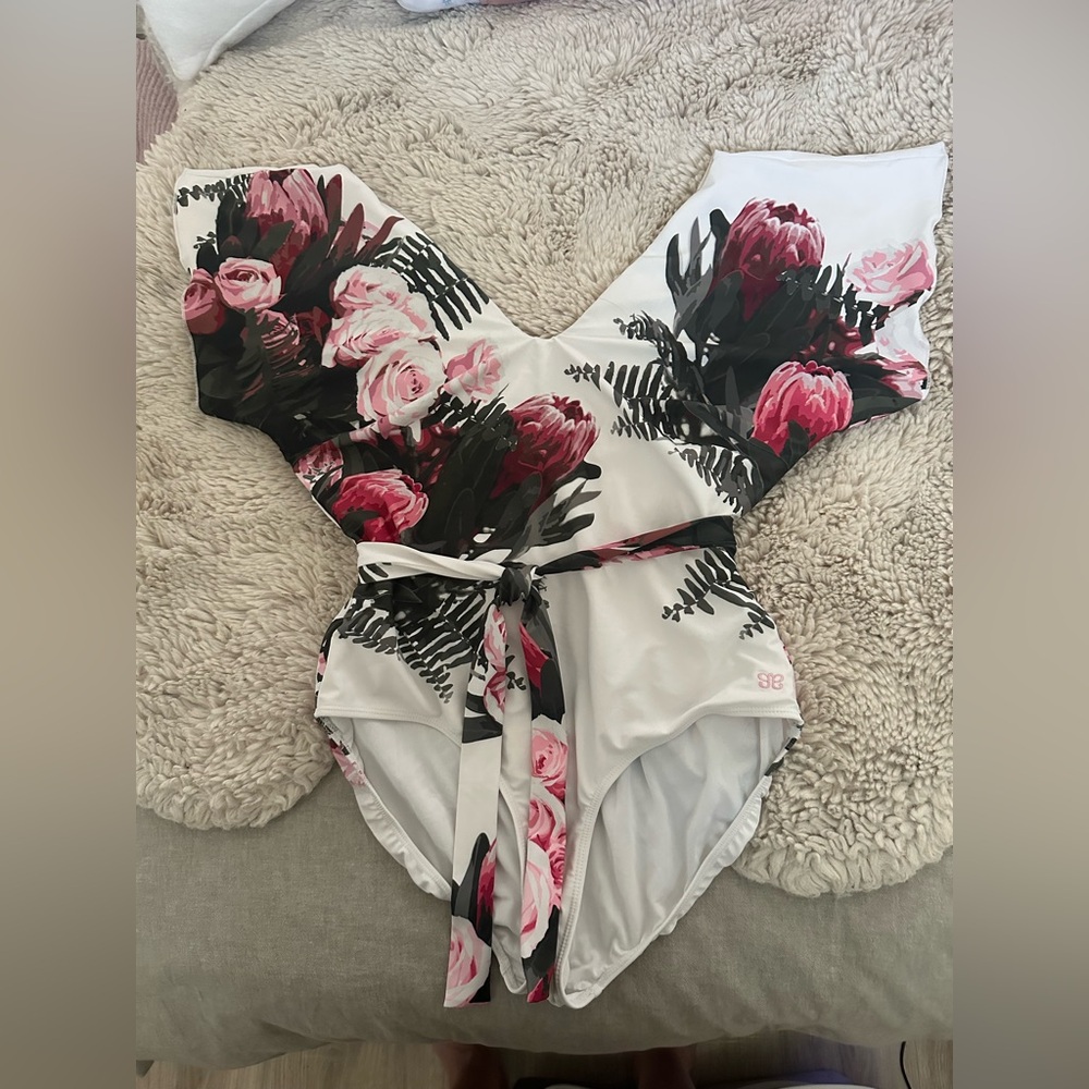 Albion Desert Rose White Nylon-Spandex one piece bathing suit XL